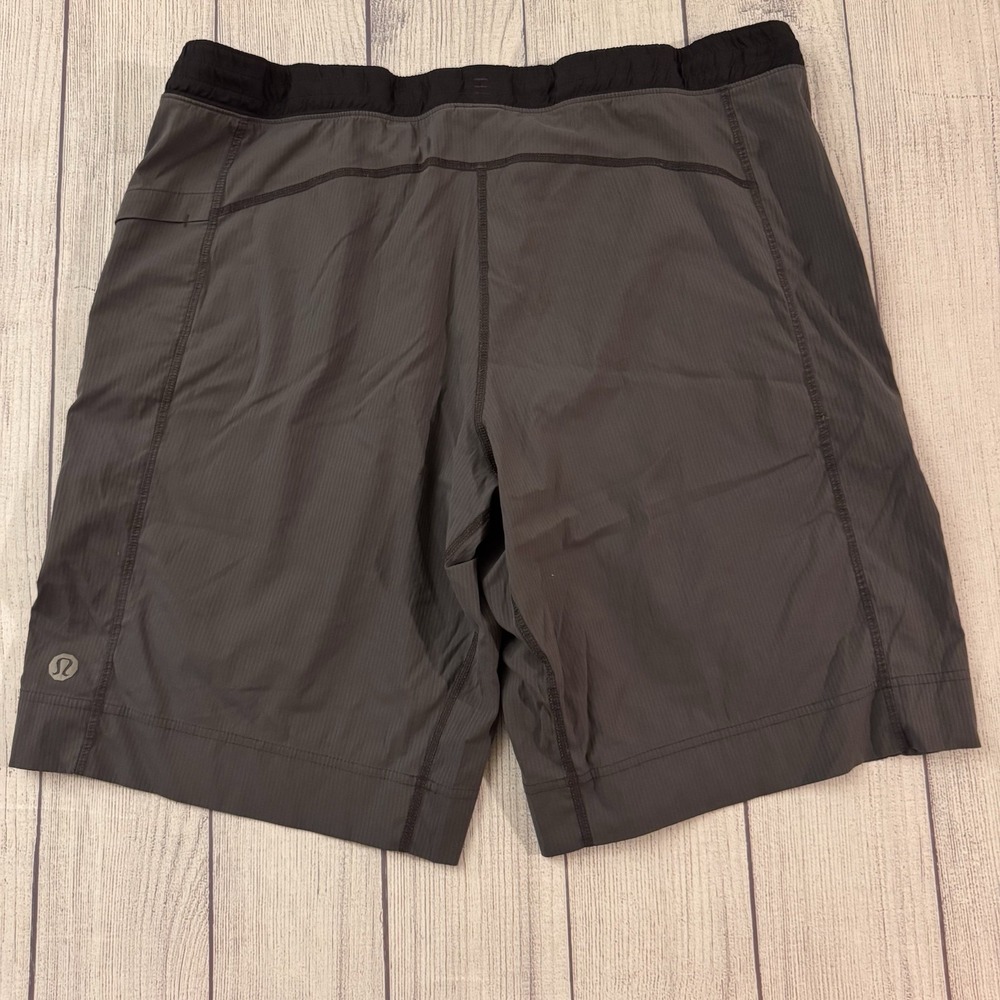 Lululemon Shorts Men Large Gray Pace Breaker Striped Athletic Athleisure Running